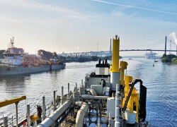 Maintenance dredging in the port of Hamburg sailing on biofuel