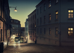 7900 Electric Exterior 2015 0124 Bus in street night