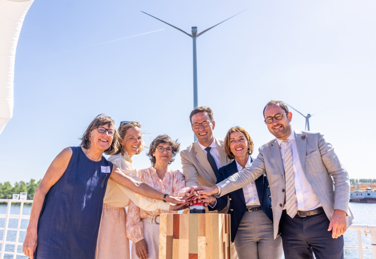 Wind turbines Luminus at the hub of Jan De Nul officially inaugurated